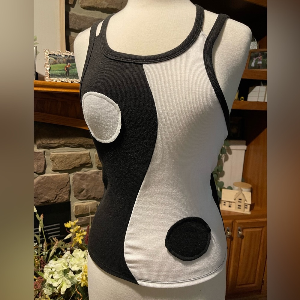 Hot Topic Yin Yang Tank Top